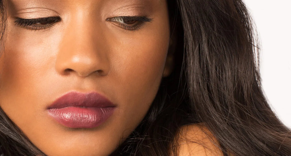 Close up woman with Soft Glam look